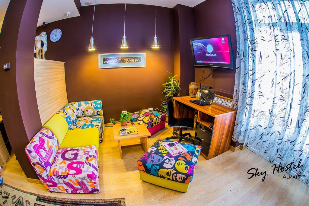 Sky Hostel Алма Ата Стая снимка