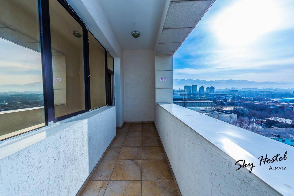 Sky Hostel Алма Ата Екстериор снимка