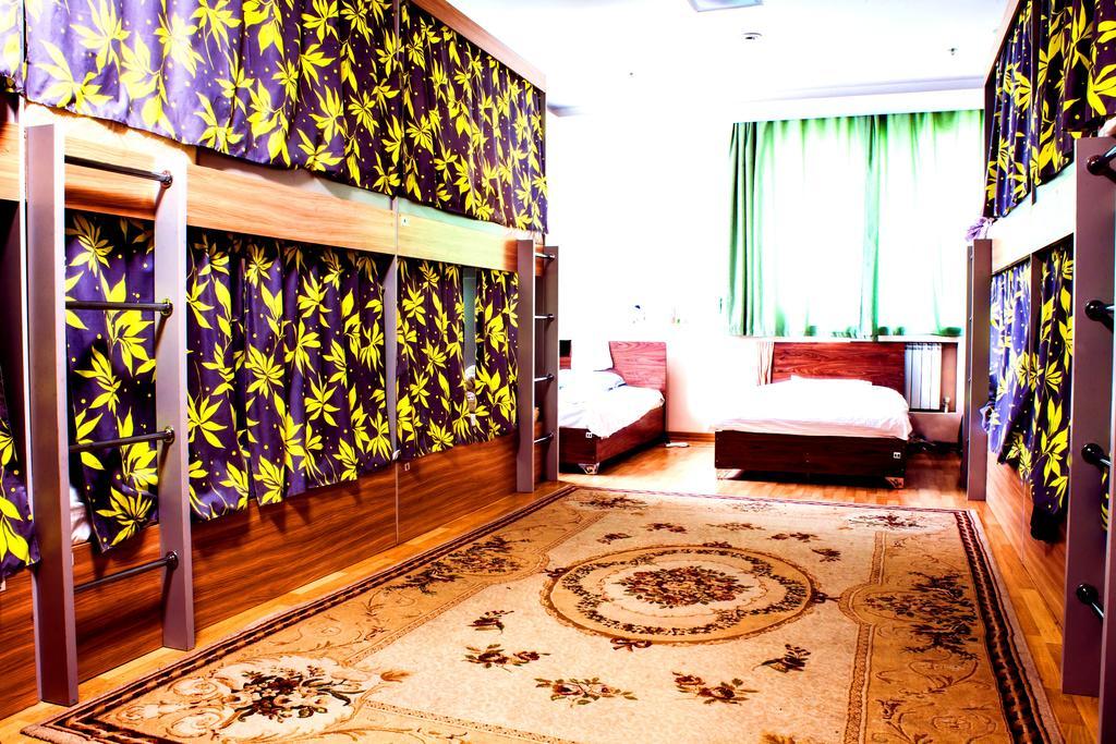 Sky Hostel Алма Ата Екстериор снимка