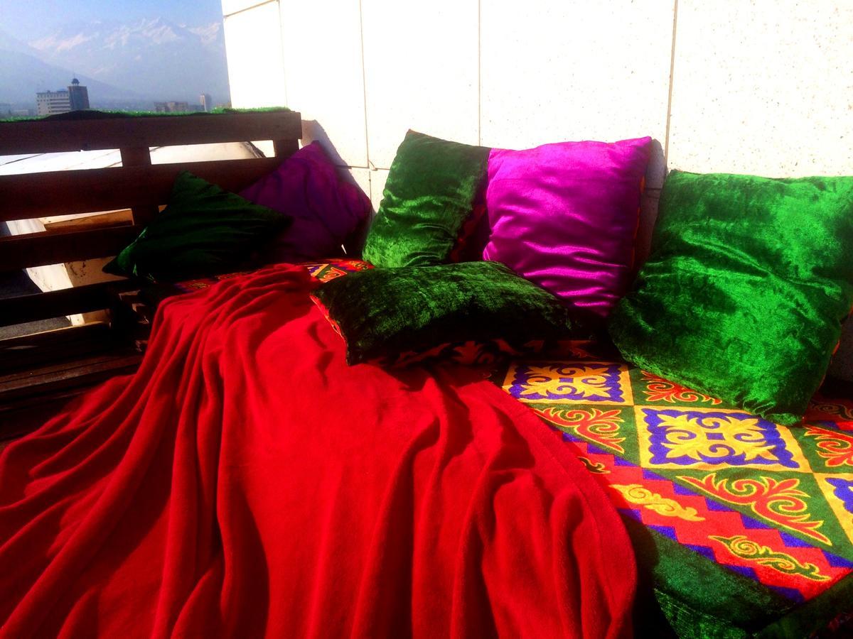 Sky Hostel Алма Ата Екстериор снимка