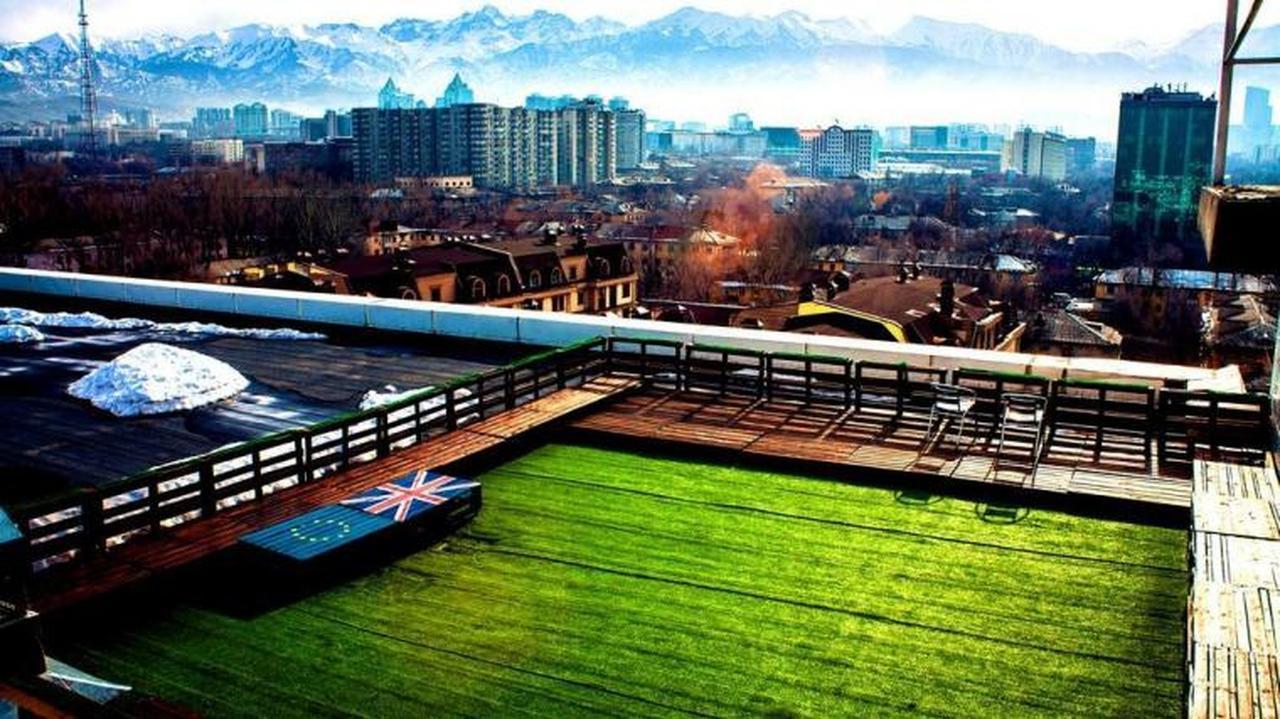 Sky Hostel Алма Ата Екстериор снимка