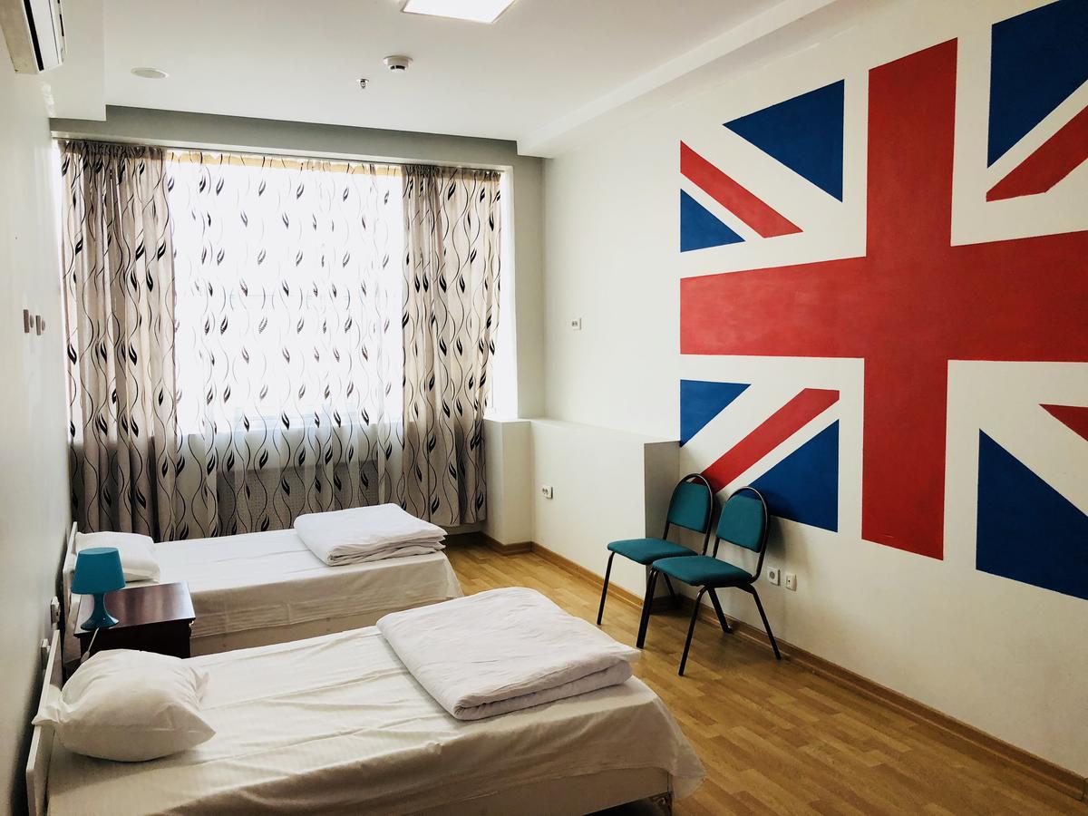 Sky Hostel Алма Ата Екстериор снимка